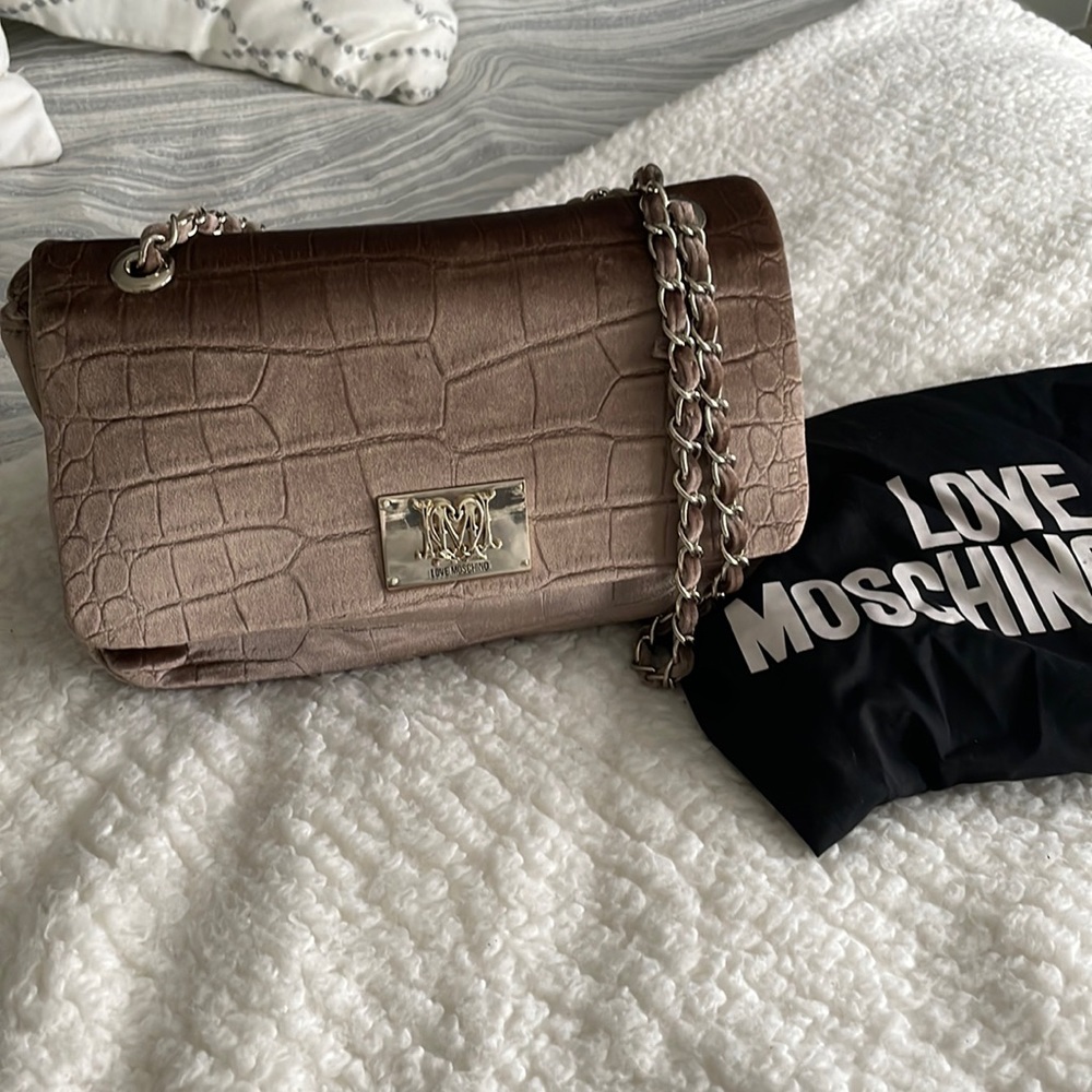 Love Moschino